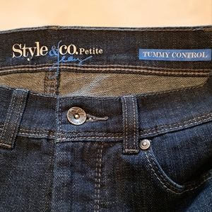 Style & CO, Petite tummy control Jeans, Color Blue.